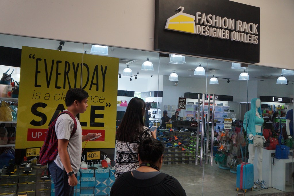 Local Guides adding local businesses on Google Maps